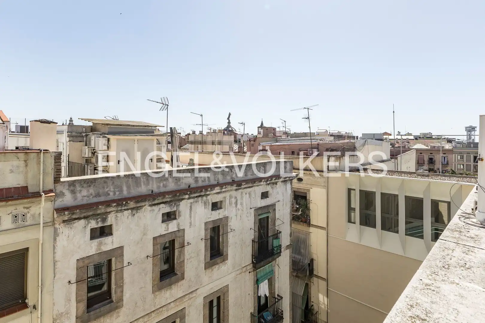 Außenansicht von Dachboden zum Verkauf in Barcelona mit Klimaanlage, Heizung und Balkon