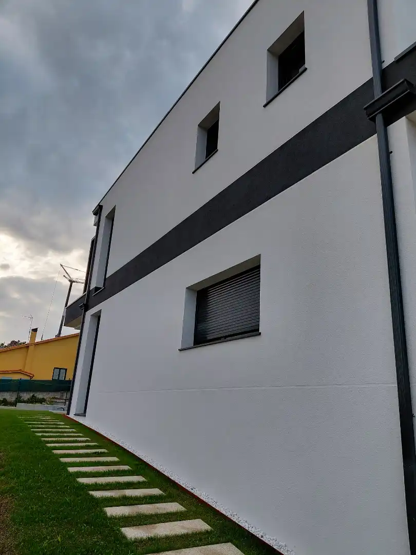 Vista exterior de Casa o xalet en venda en Oleiros amb Calefacció, Jardí privat i Parquet