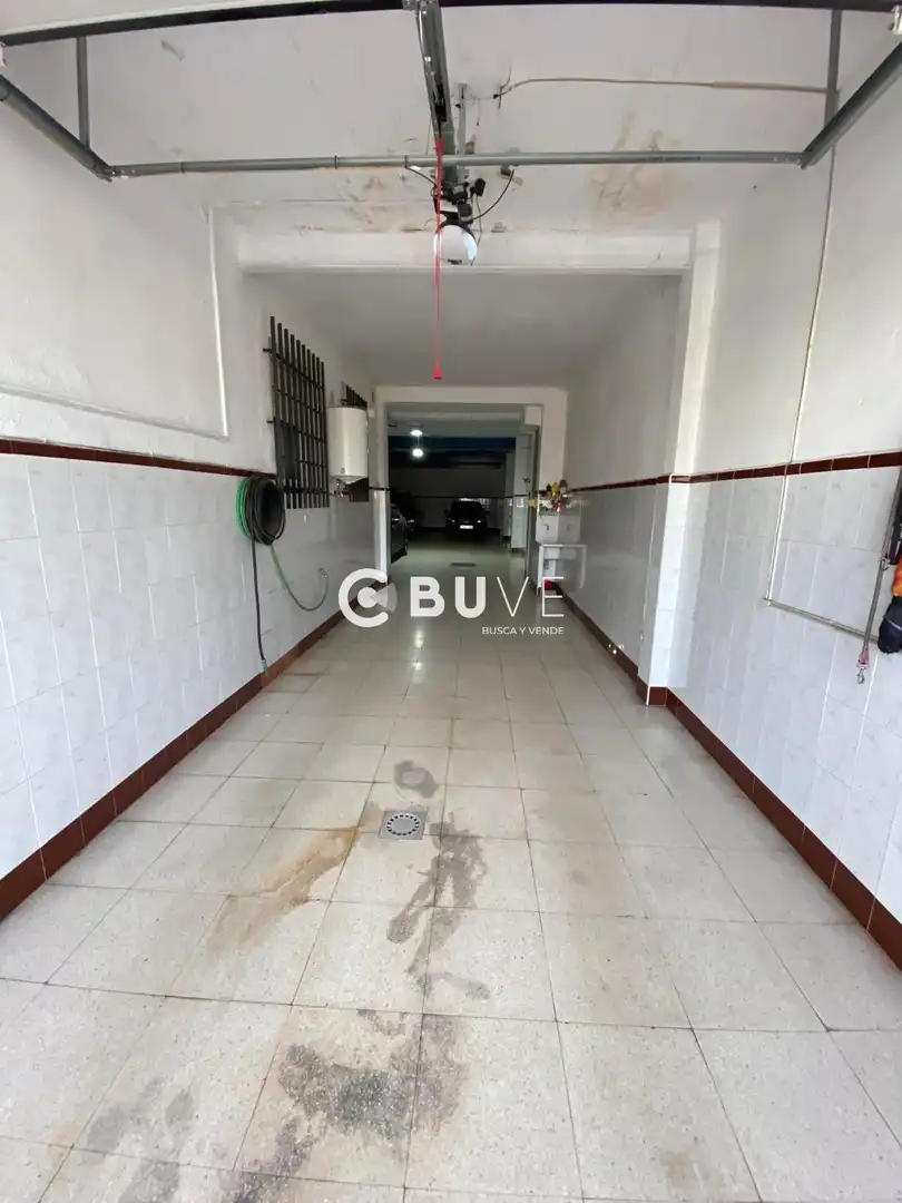 Aparcament de Casa o xalet en venda en Alcalá de Guadaira amb Aire condicionat, Traster i Moblat