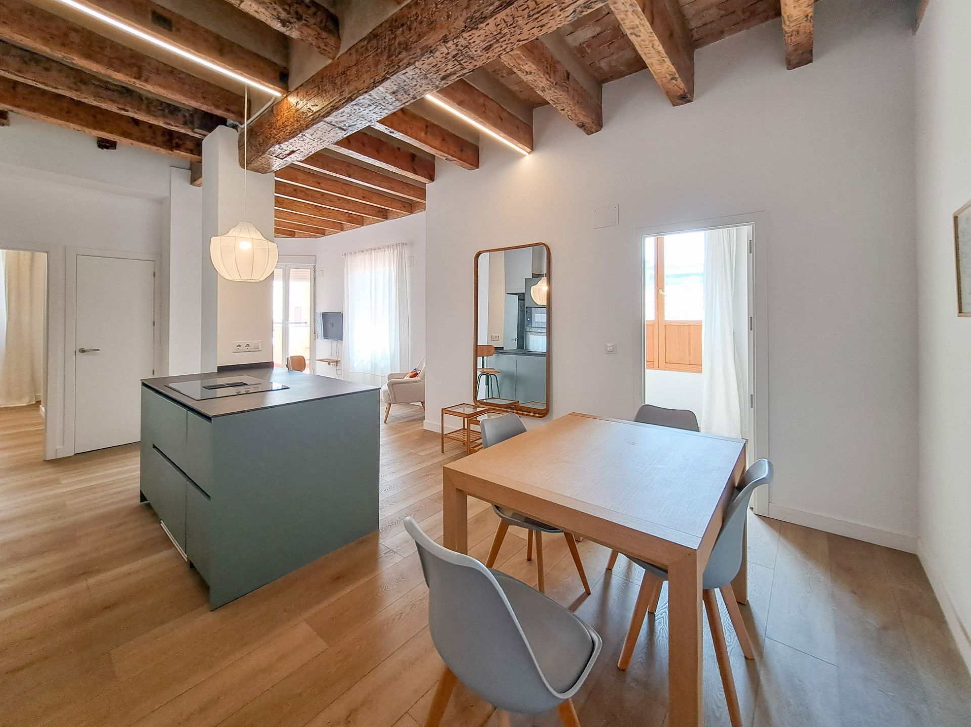 Cuina de Àtic de lloguer en  Valencia Capital amb Aire condicionat, Terrassa i Moblat