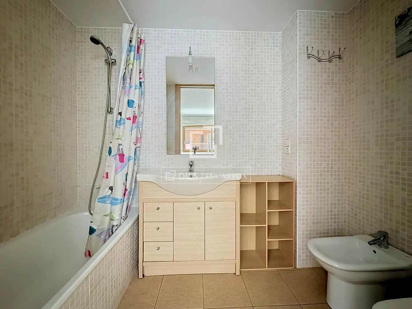Baño de Piso de alquiler en Madrid con Calefacción, Parquet y Trastero