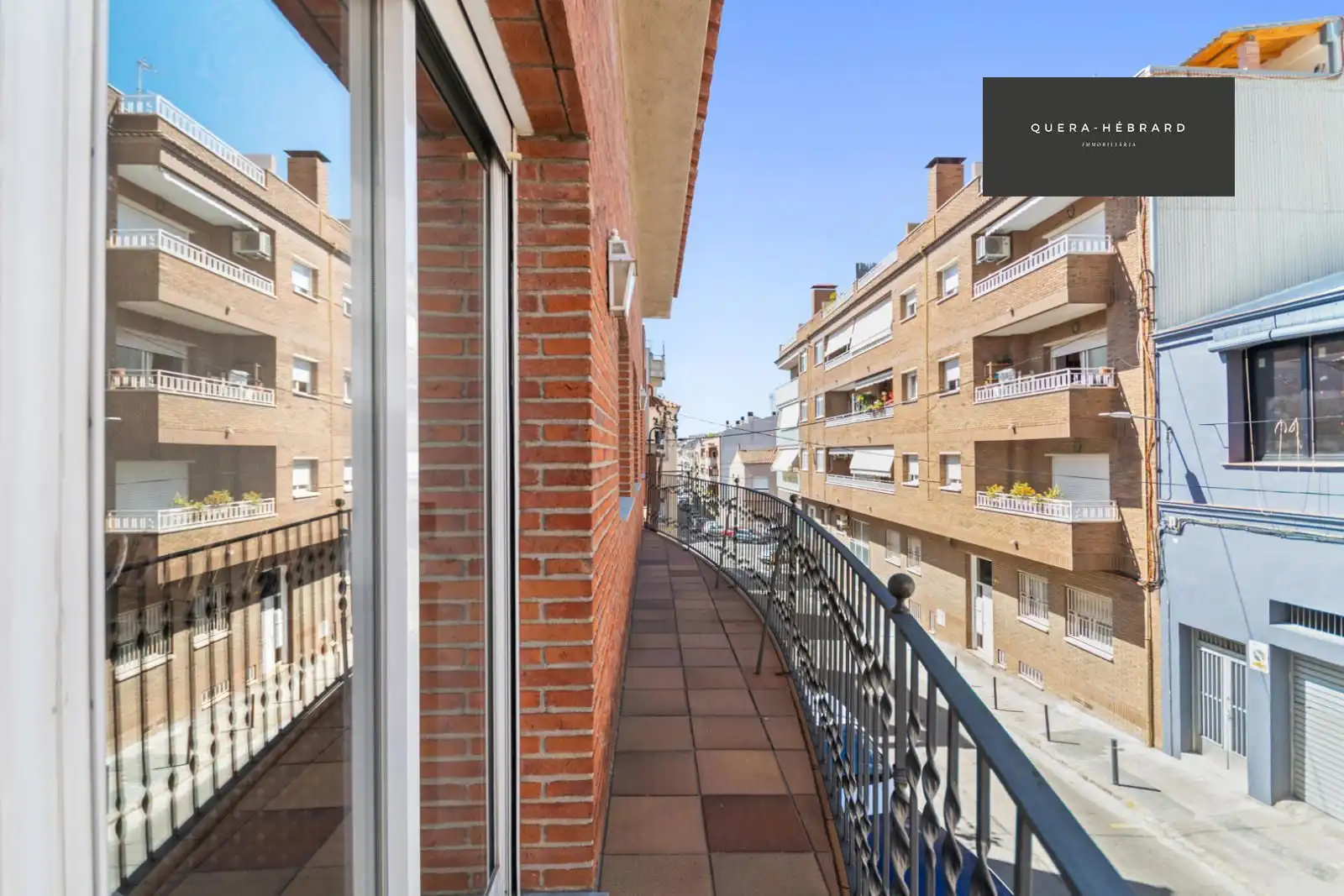 Außenansicht von Haus oder Chalet zum Verkauf in Terrassa mit Klimaanlage, Heizung und Terrasse