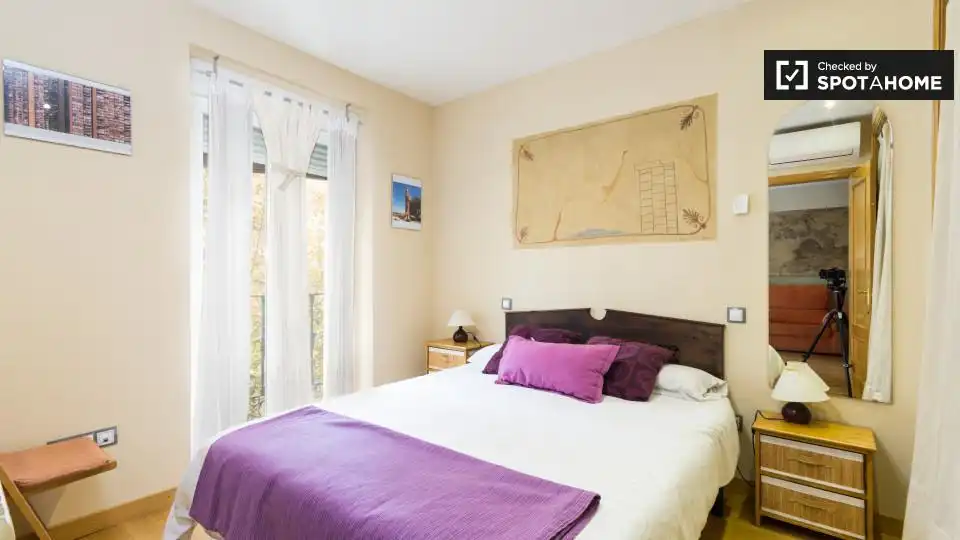 Dormitori de Apartament per a compartir en Madrid amb Aire condicionat, Calefacció i Terrassa