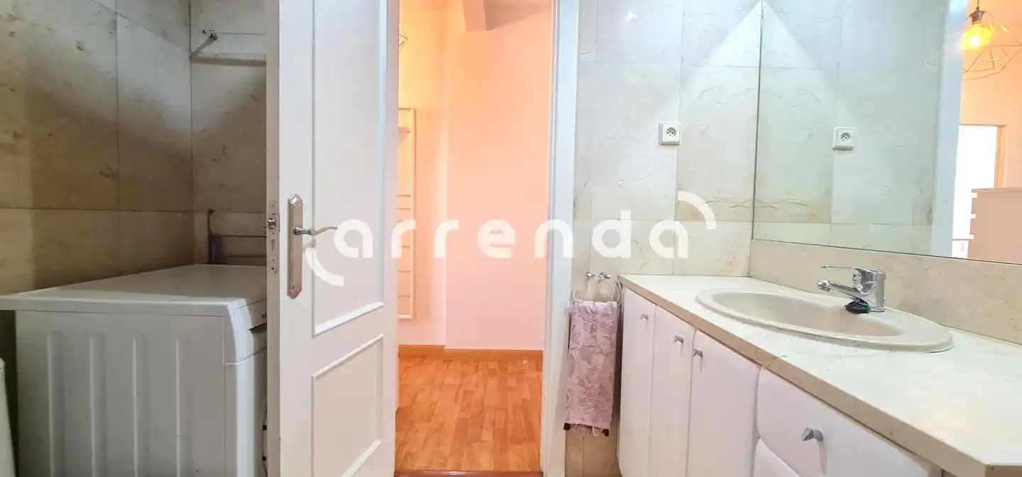 Bathroom of Study for rent in Madrid  with Air Conditioner and Furnished