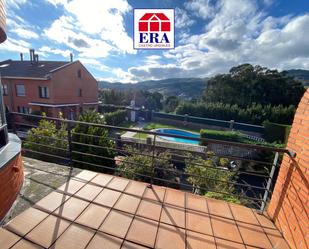 Exterior view of Single-family semi-detached for sale in Castro-Urdiales  with Terrace and Balcony