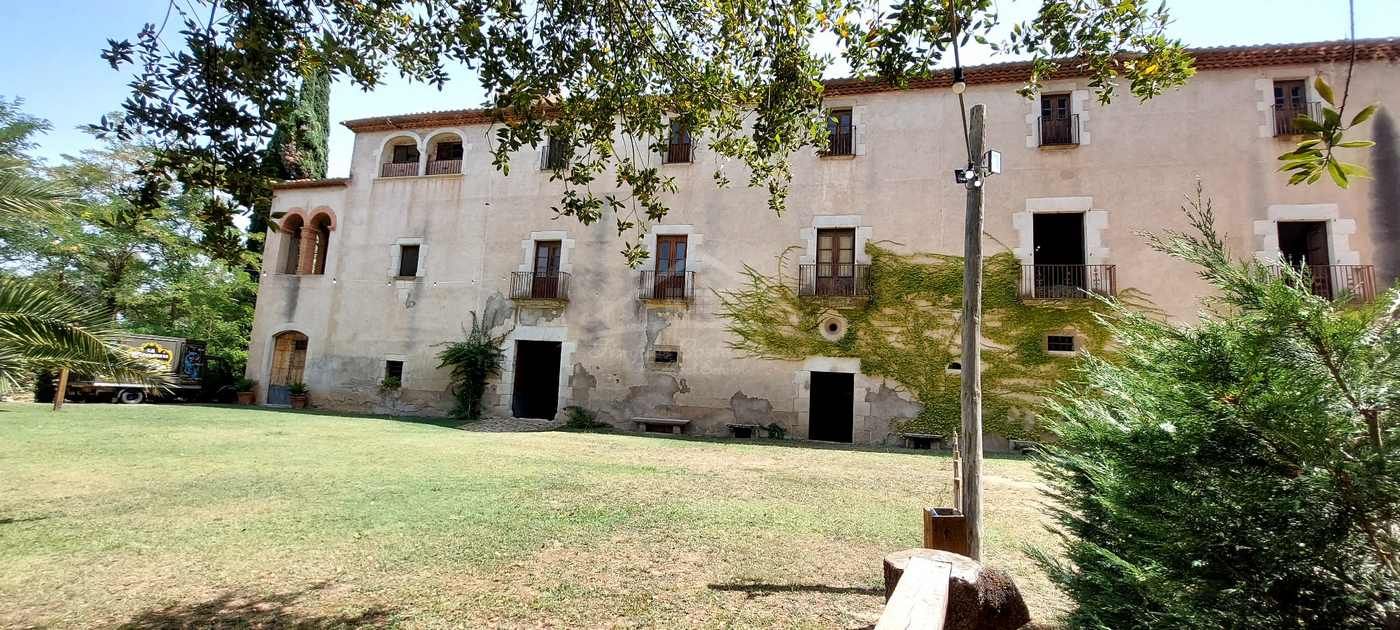 Vista exterior de Finca rústica en venda en Flaçà amb Aire condicionat, Calefacció i Jardí privat