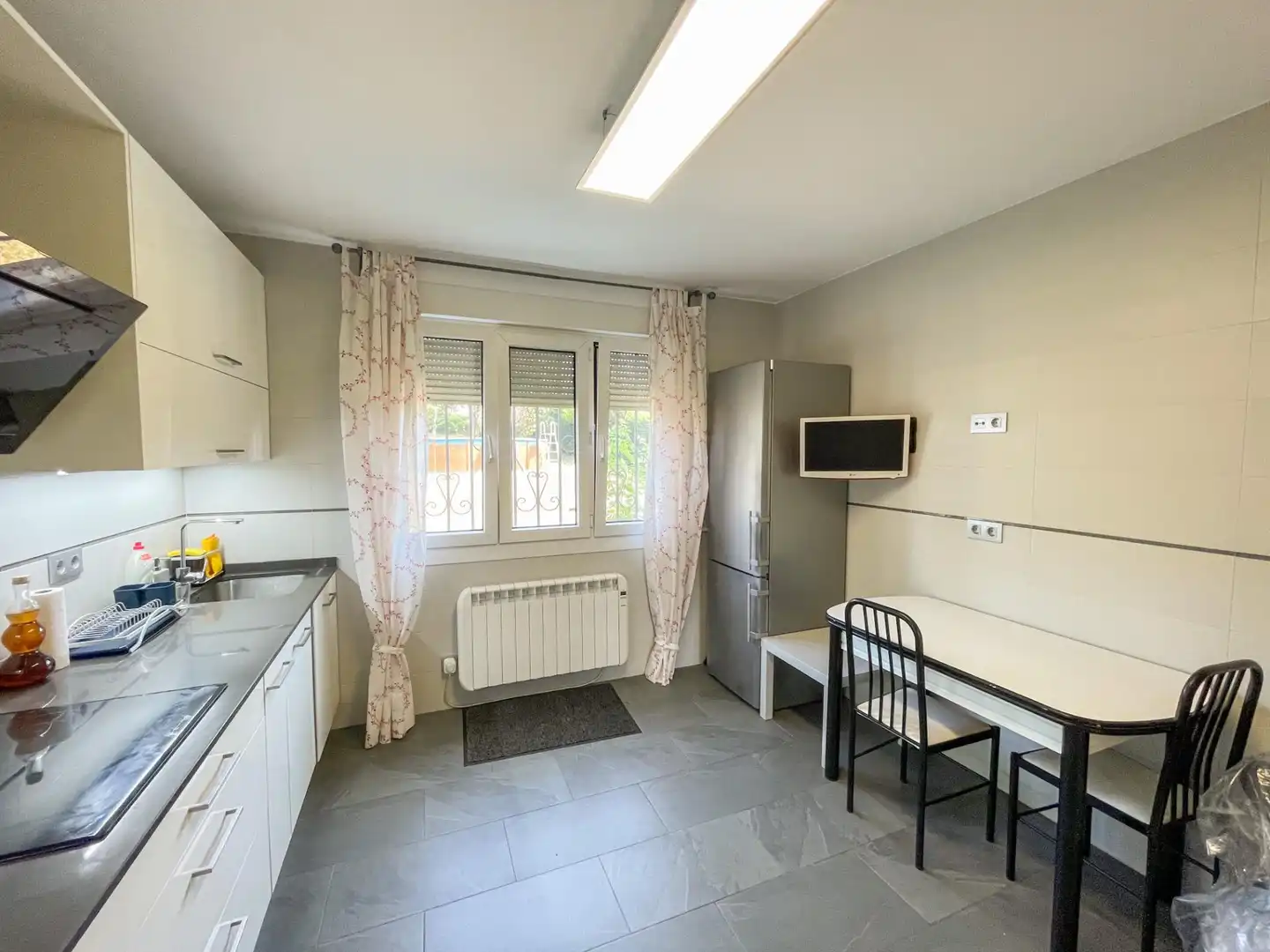 Kitchen of Houses for sale in Abanto y Ciérvana-Abanto Zierbena  with Heating, Private garden and Storage room