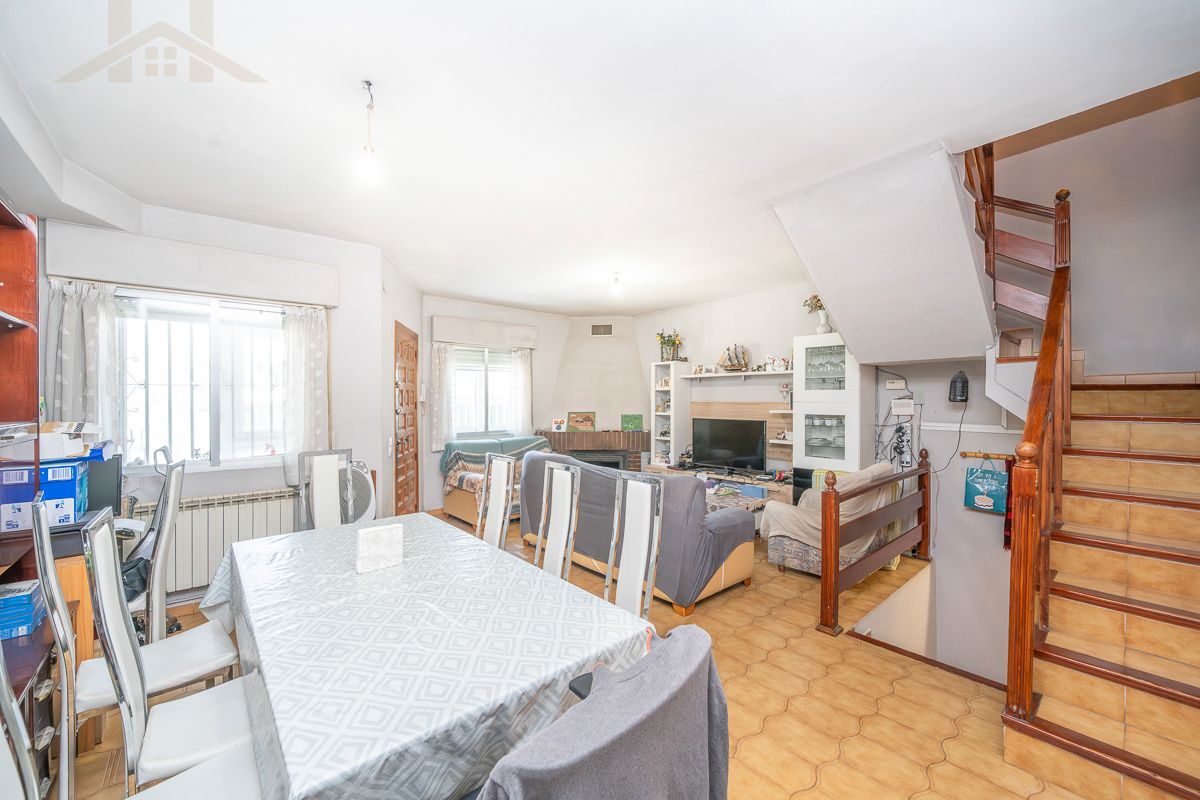 Sala d'estar de Casa adosada en venda en Moralzarzal amb Aire condicionat, Jardí privat i Terrassa