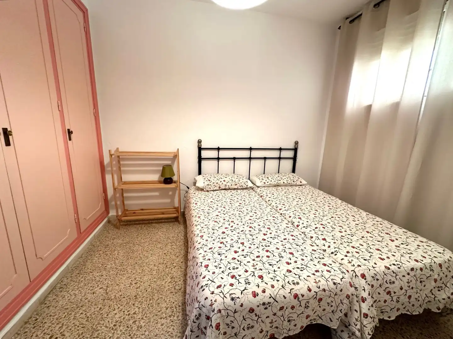 Dormitori de Apartament de lloguer en Cádiz amb Calefacció, Terrassa i Moblat