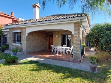 Villa con balcone in vendita a Calle de las Petunias