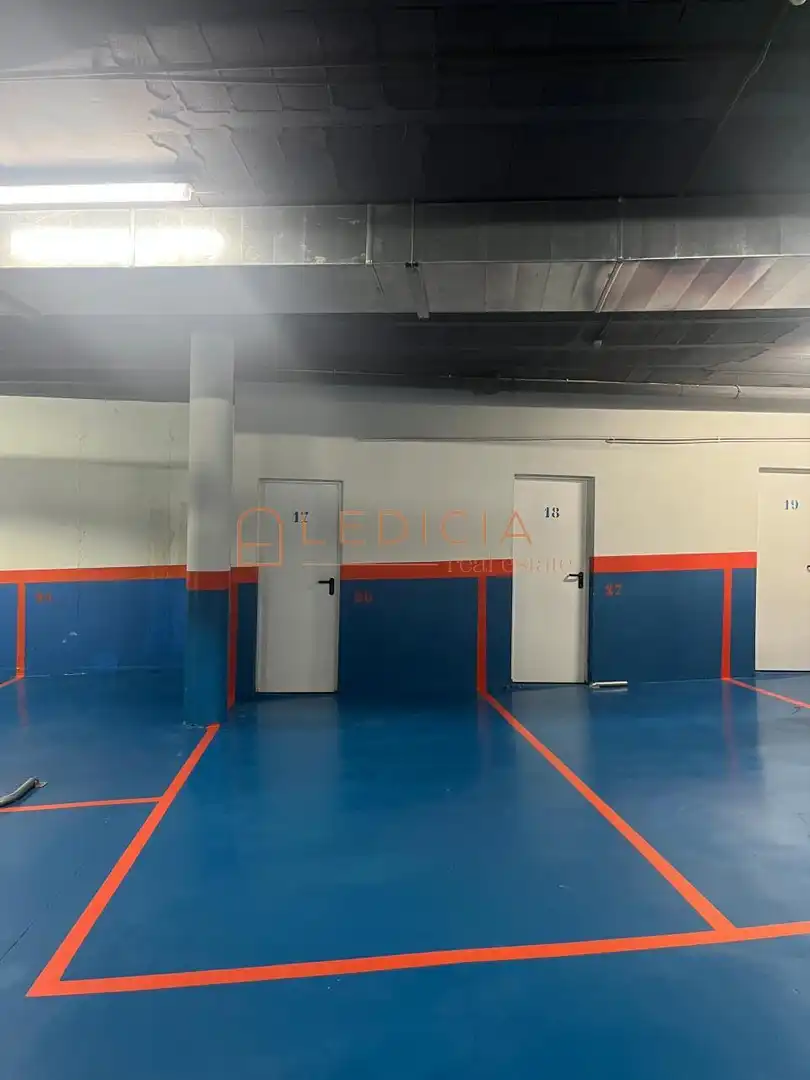Aparcament de Pis de lloguer en Nigrán amb Calefacció, Parquet i Terrassa