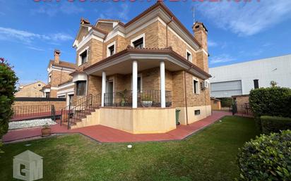 Vista exterior de Casa o xalet en venda en Illescas amb Aire condicionat, Terrassa i Piscina