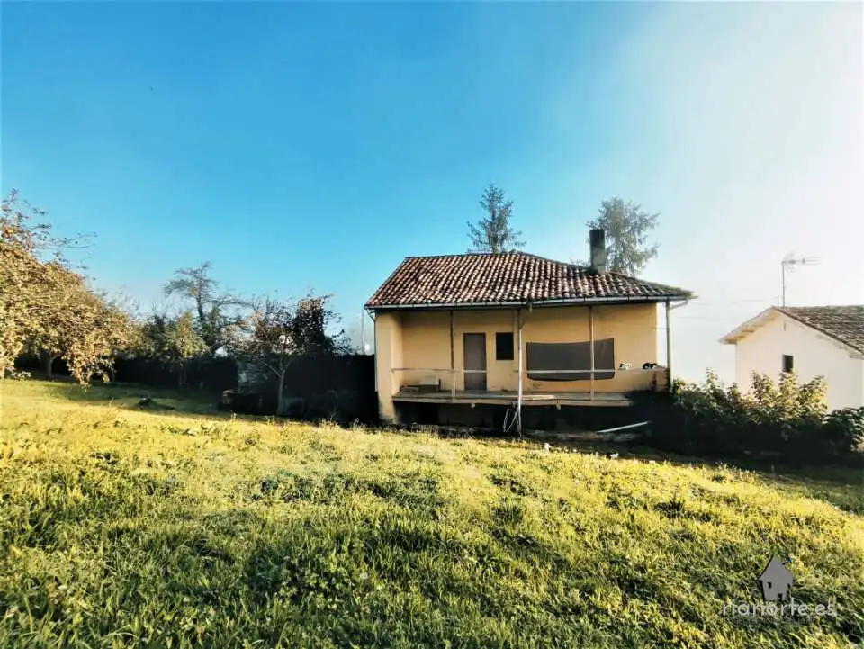 Vista exterior de Casa o xalet en venda en Las Regueras   amb Traster