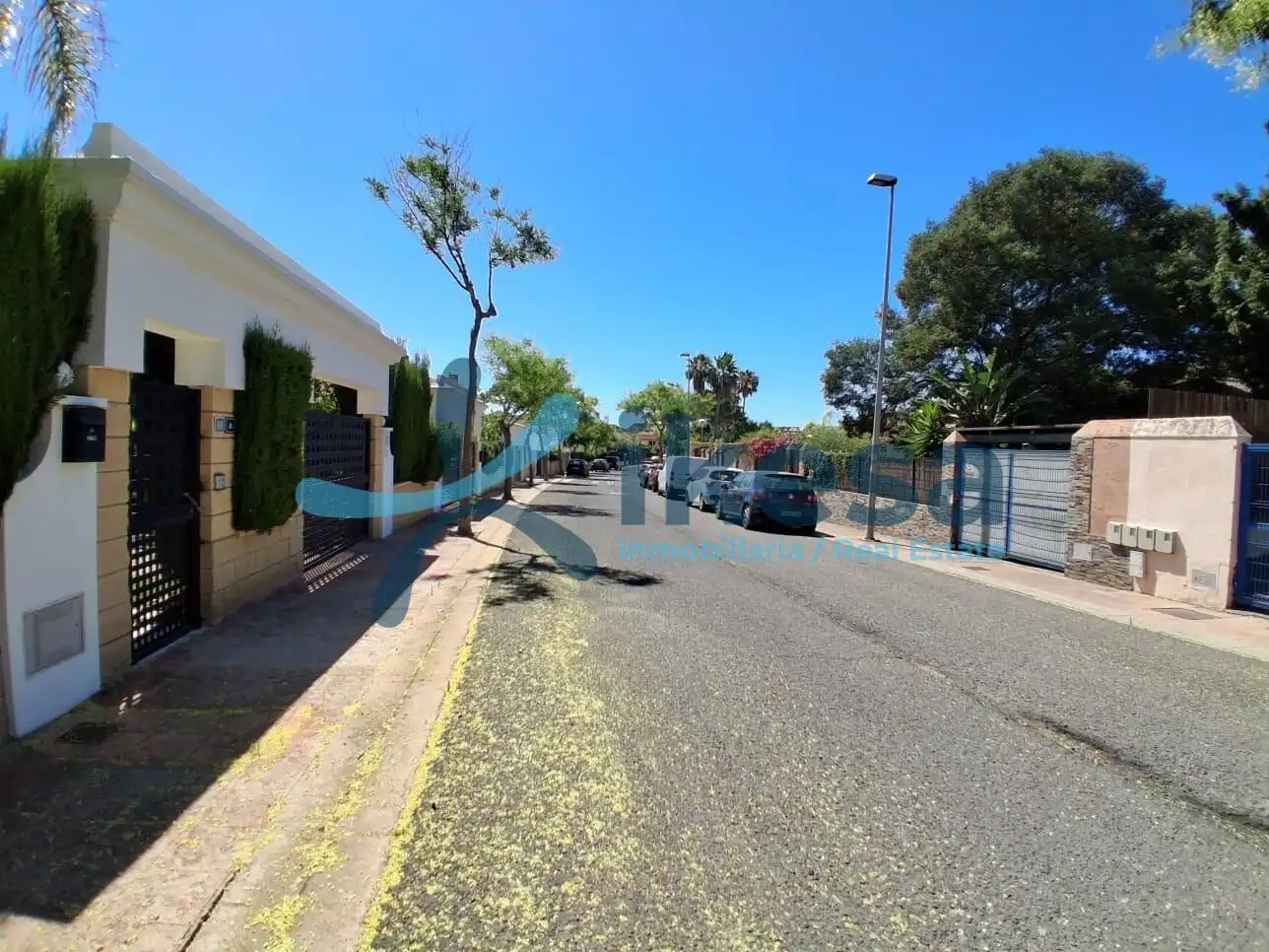 Vista exterior de Casa adosada en venda en El Portil amb Piscina comunitària