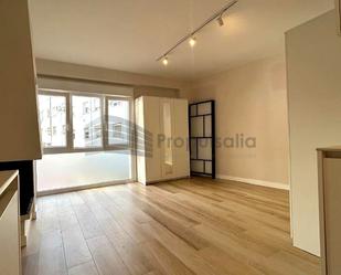 Sala d'estar de Apartament de lloguer en  Zaragoza Capital amb Calefacció i Piscina comunitària