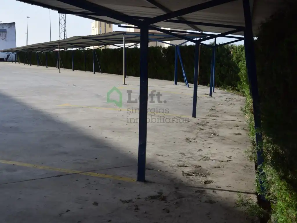 Aparcament de Nau industrial en venda en Badajoz