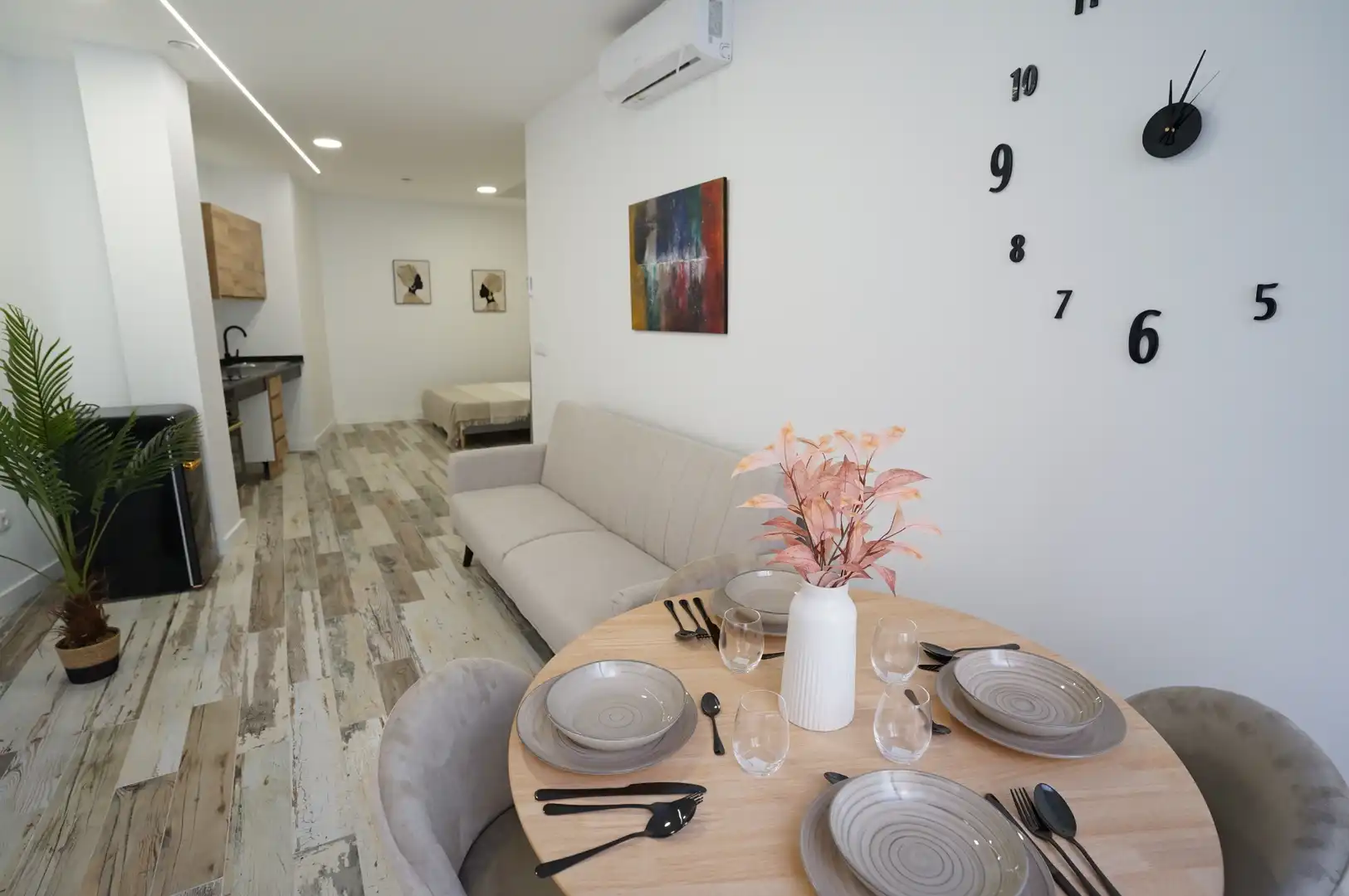 Dining room of Study for sale in Valencia  with Air Conditioner