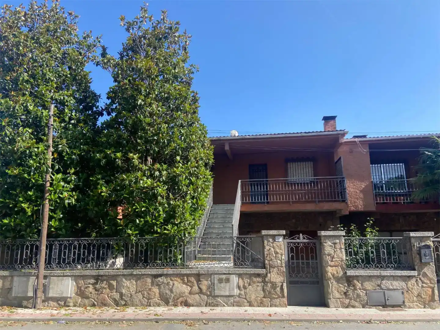 Vista exterior de Casa o xalet en venda en Colegios