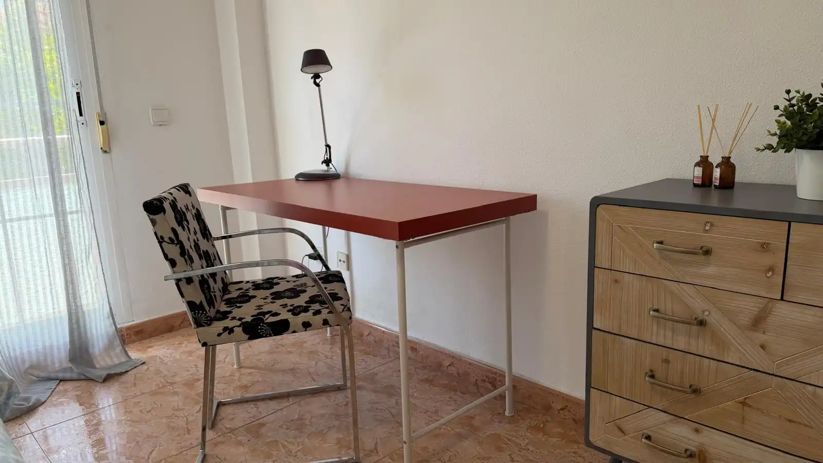 Habitación de Piso para compartir en La Almunia de Doña Godina  con Calefacción, Terraza y Amueblado