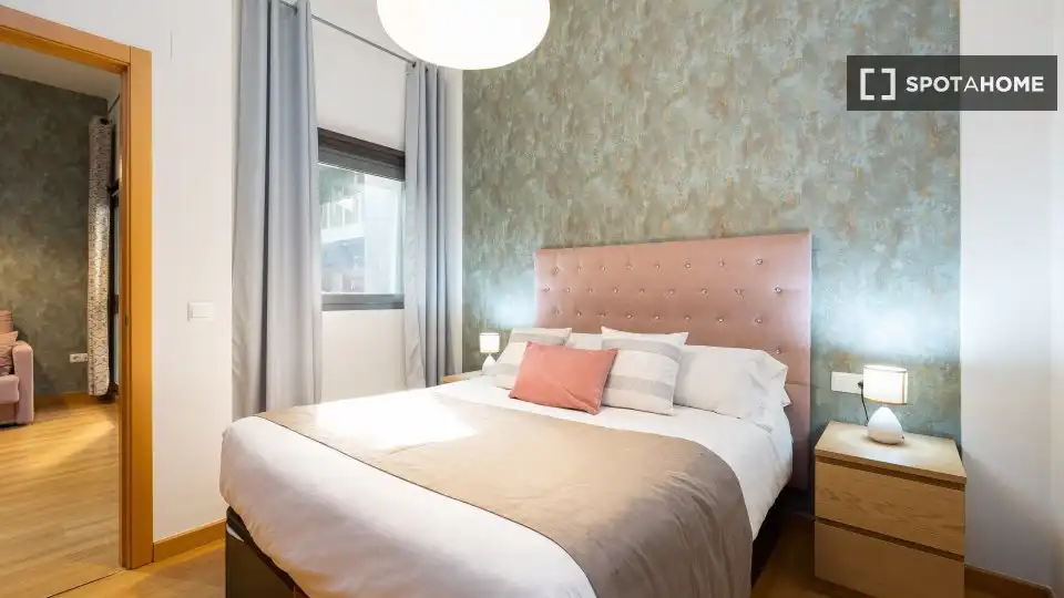 Dormitori de Apartament per a compartir en Málaga amb Aire condicionat, Terrassa i Moblat