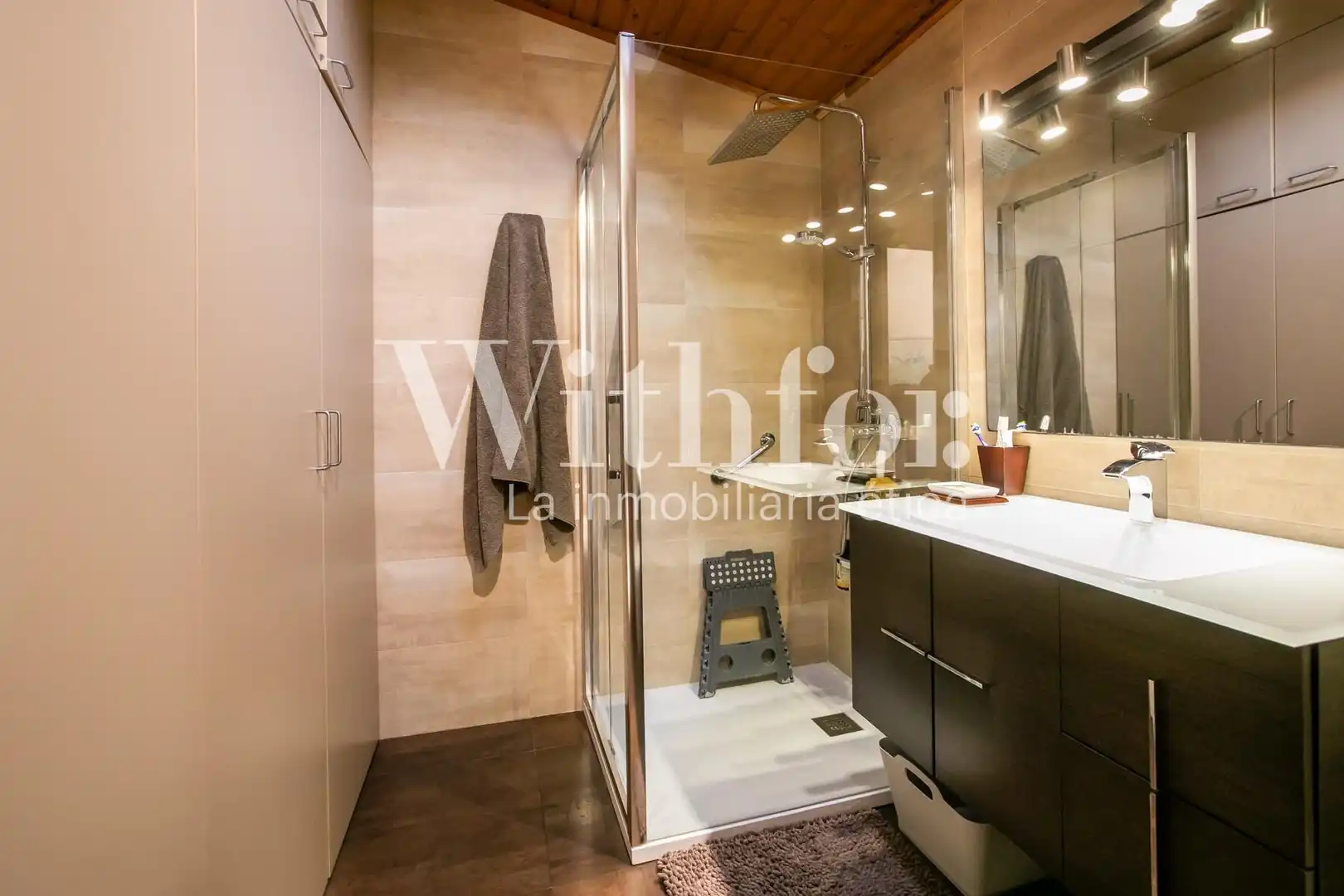 Baño de Casa adosada en venta en Barcelona con Aire acondicionado, Jardín privado y Terraza