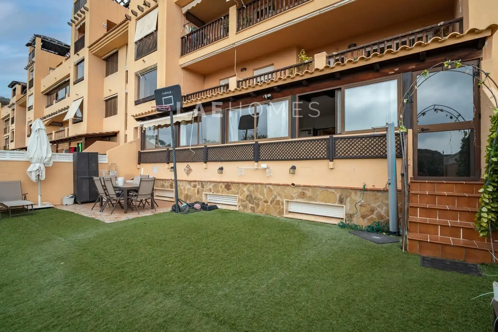 Terrasse von Erdgeschoss zum Verkauf in Rincón de la Victoria mit Klimaanlage, Privatgarten und Parkett