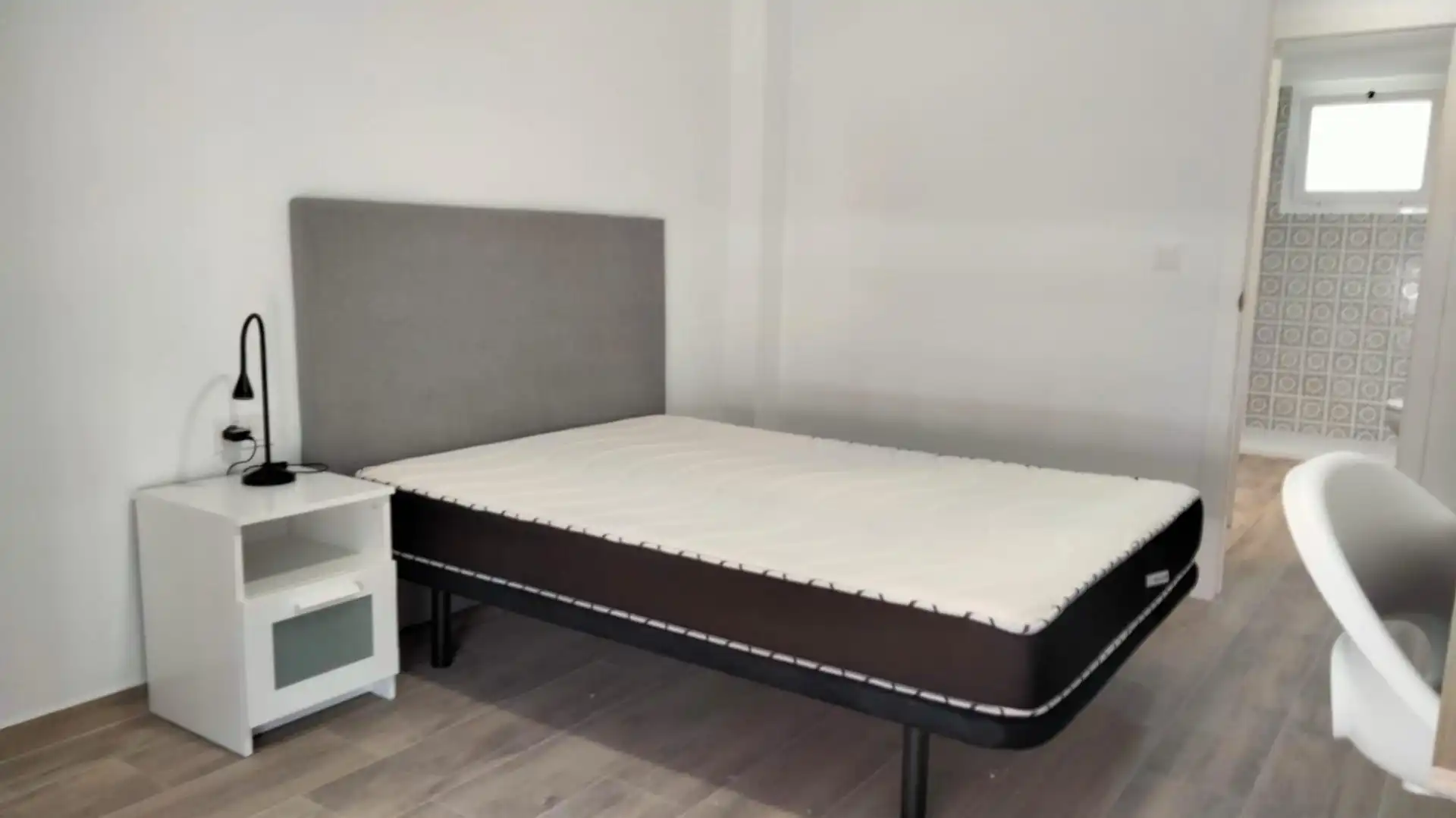 Habitación de Piso de alquiler en Elche / Elx con Amueblado y Balcón