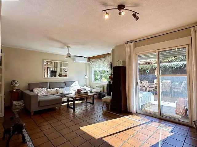 Sala de estar de Casa adosada en venta en Guadalajara con Aire acondicionado, Calefacción y Terraza