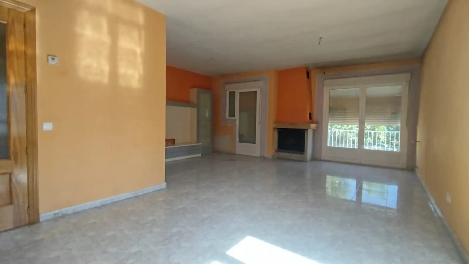 Sala d'estar de Casa adosada en venda en Uceda amb Calefacció, Jardí privat i Parquet