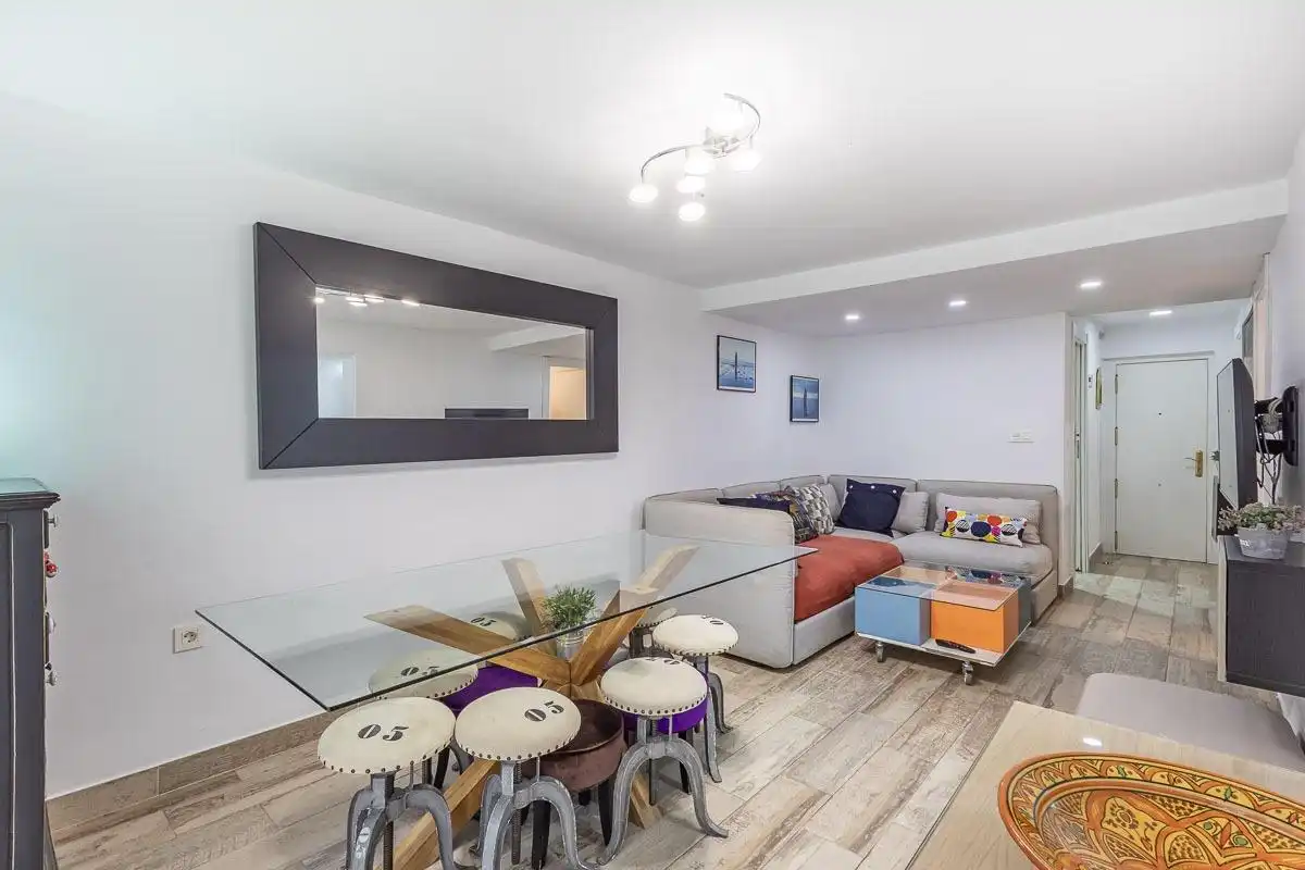 Sala d'estar de Pis en venda en Granada amb Aire condicionat i Parquet