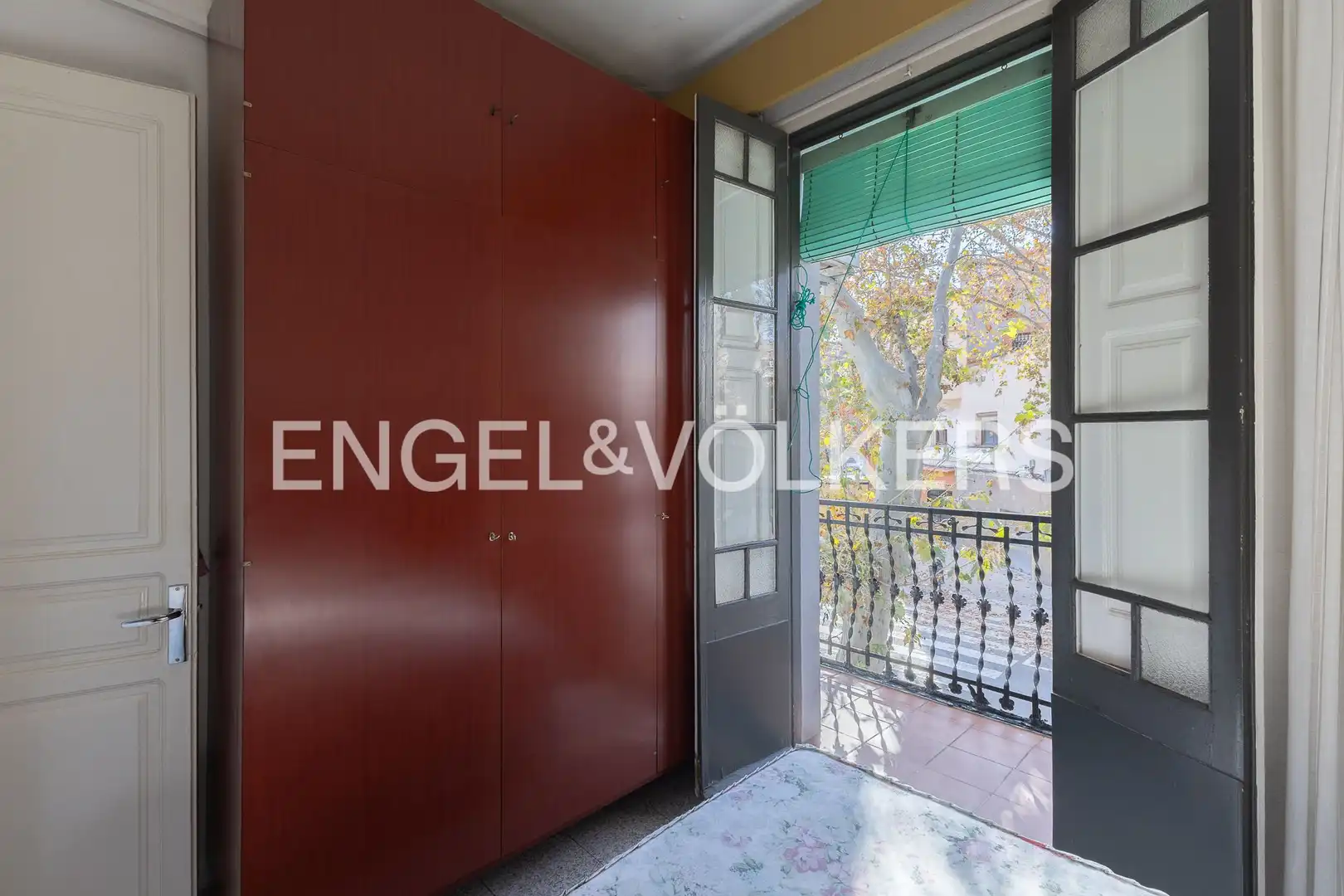Piso en venta en Barcelona con Calefacción, Terraza y Balcón