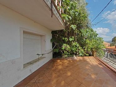 Detached house with pool for sale in Ponent