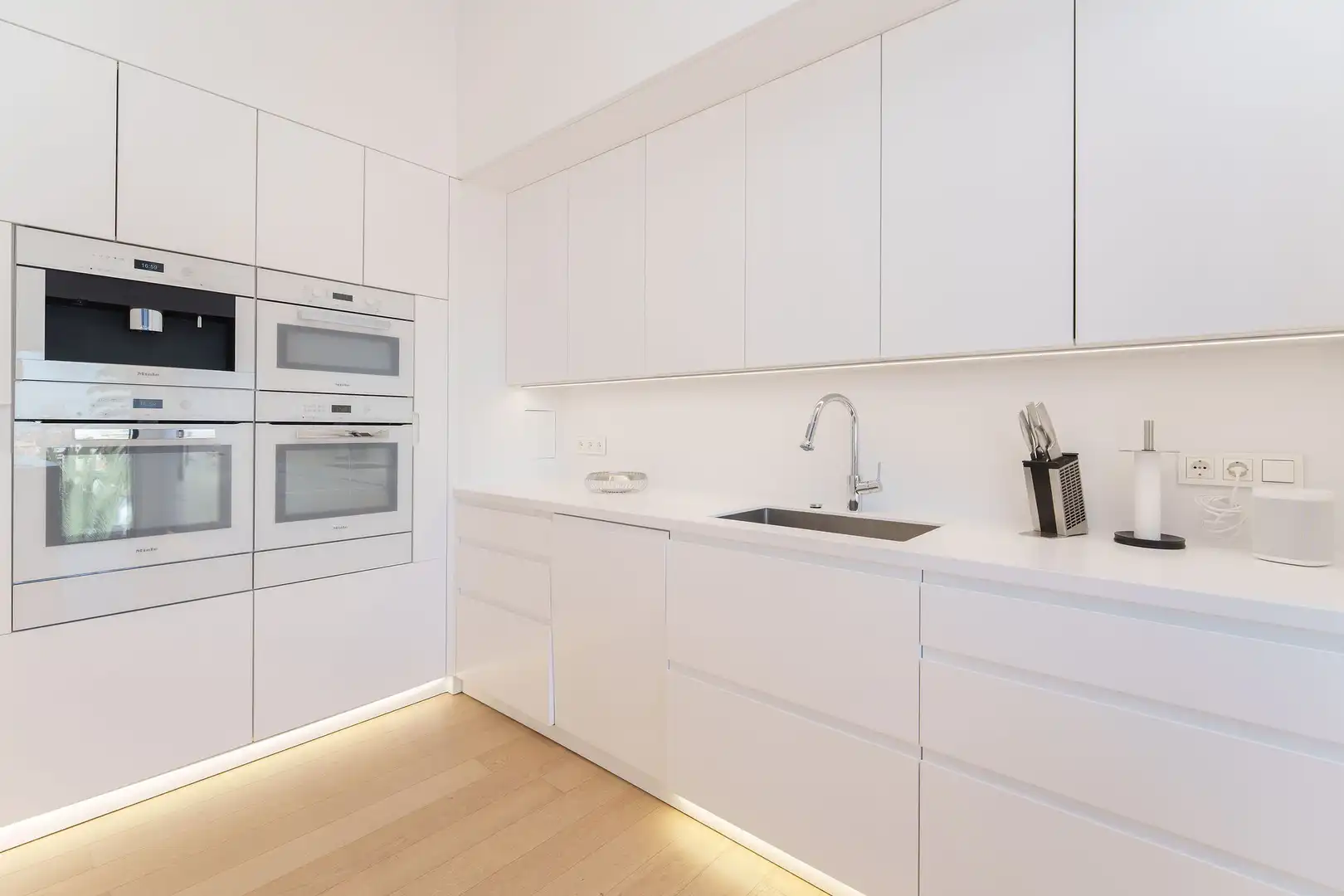 Cuina de Casa o xalet en venda en Las Palmas de Gran Canaria amb Aire condicionat, Calefacció i Jardí privat
