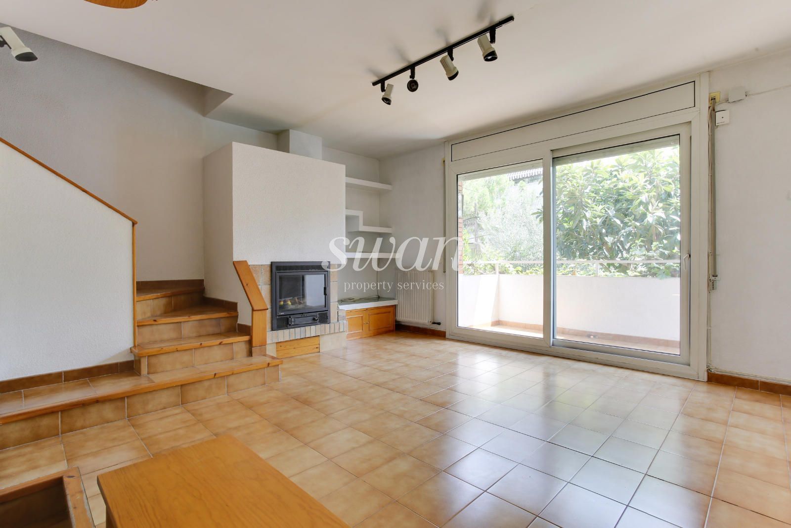Sala d'estar de Casa adosada en venda en Sant Cugat del Vallès amb Aire condicionat, Calefacció i Jardí privat