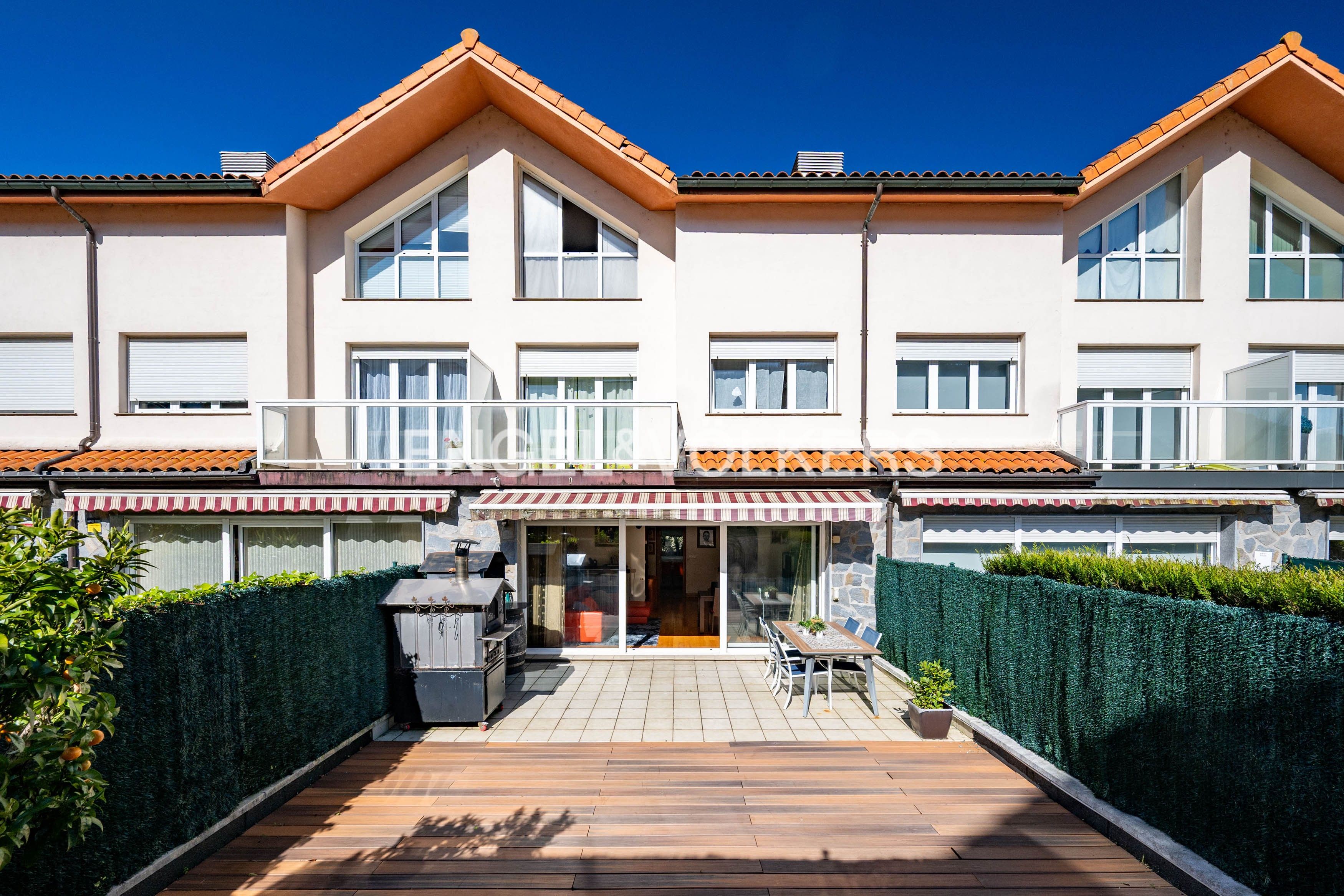 Terrace of House or chalet for sale in Irura  with Air Conditioner, Heating and Private garden