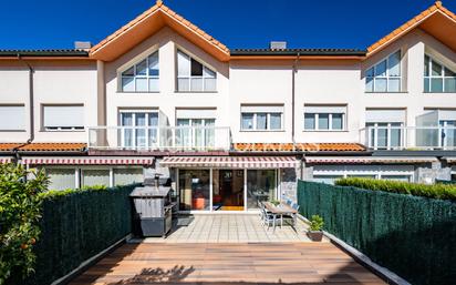 Terrassa de Casa o xalet en venda en Irura amb Aire condicionat, Calefacció i Jardí privat