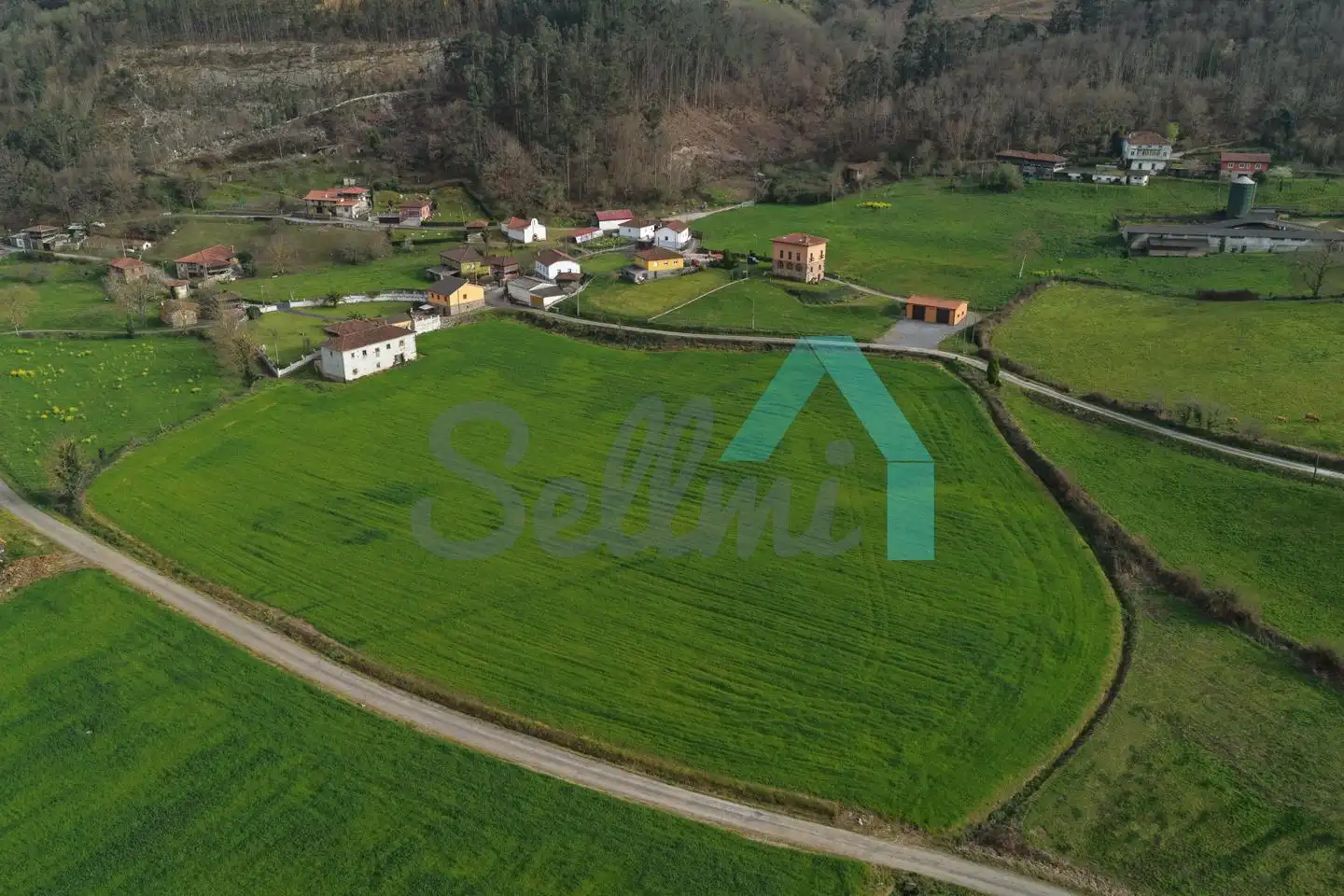Casa o xalet en venda a Llamas, Salas