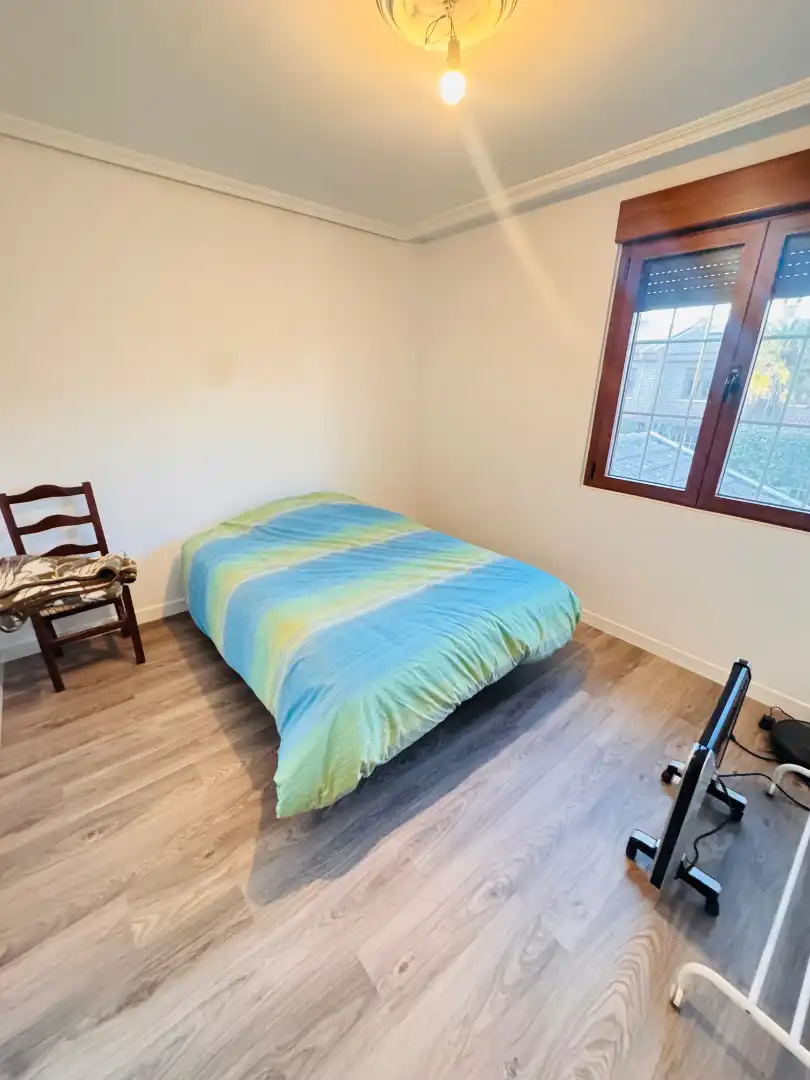 Habitación de Casa adosada en venta en Laguna de Duero con Calefacción, Jardín privado y Parquet