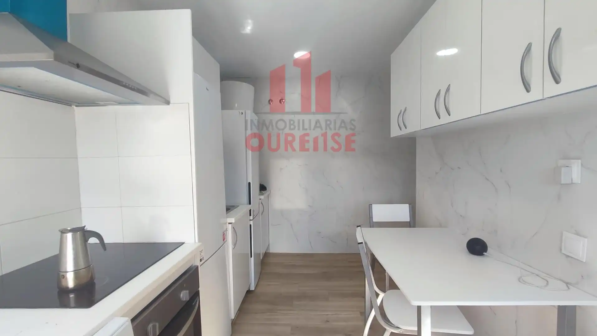 Cuina de Pis de lloguer en Ourense Capital  amb Calefacció i Balcó