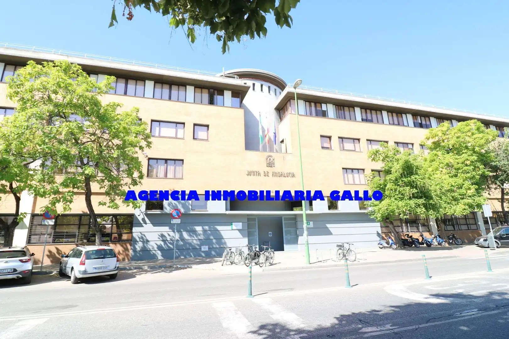 Vista exterior de Nave industrial en venta en Sevilla