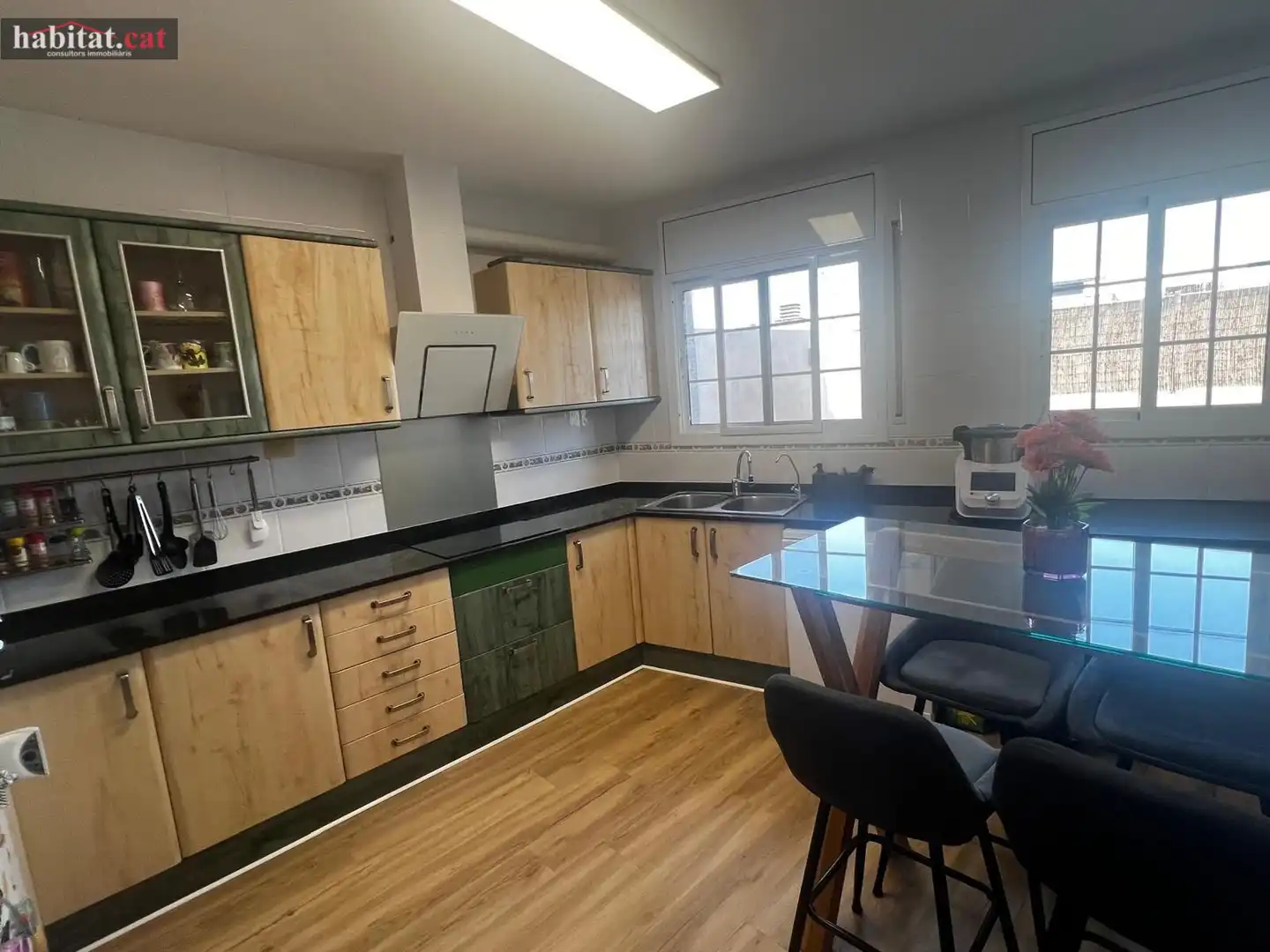 Cocina de Casa adosada en venta en Vilanova i la Geltrú con Aire acondicionado, Calefacción y Parquet