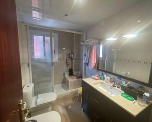 Bathroom of Flat for sale in Cornellà de Llobregat  with Air Conditioner, Heating and Parquet flooring