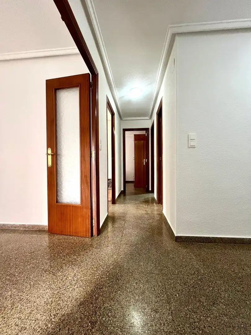 Piso de alquiler en Avenida de Ausiàs March, San Crispín