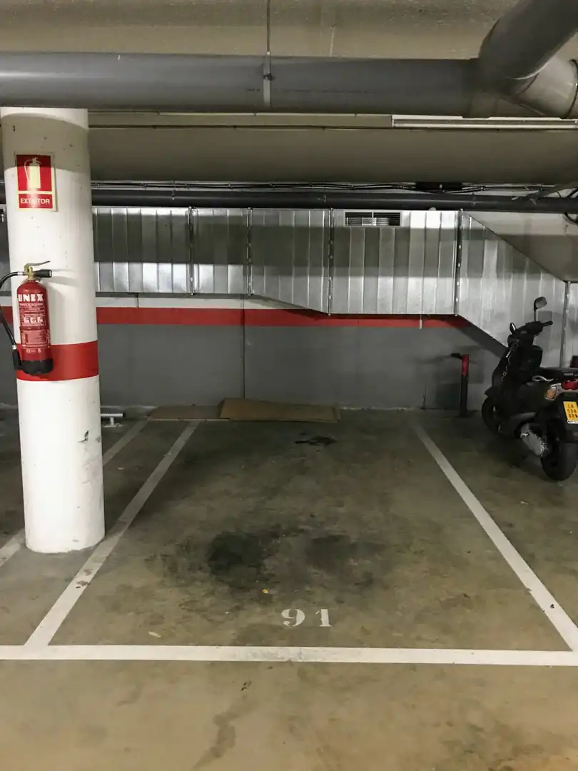 Parking de Piso en venta en Sant Joan Despí con Aire acondicionado, Calefacción y Horno