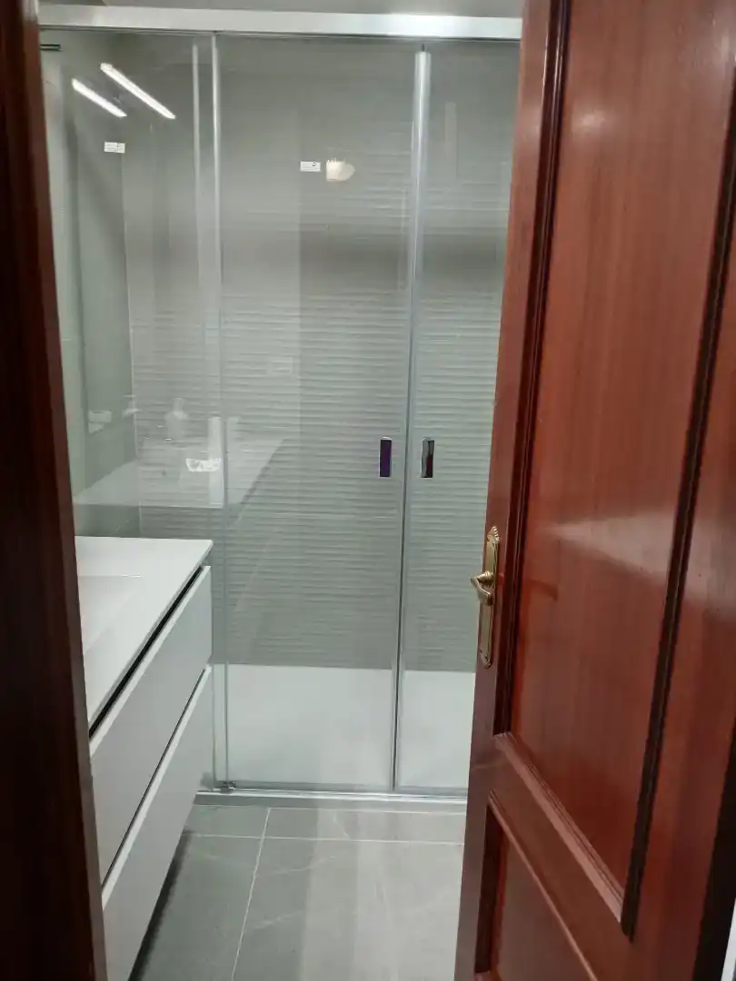 Bathroom of Flat for rent in Vigo   with Parquet flooring, Furnished and Balcony
