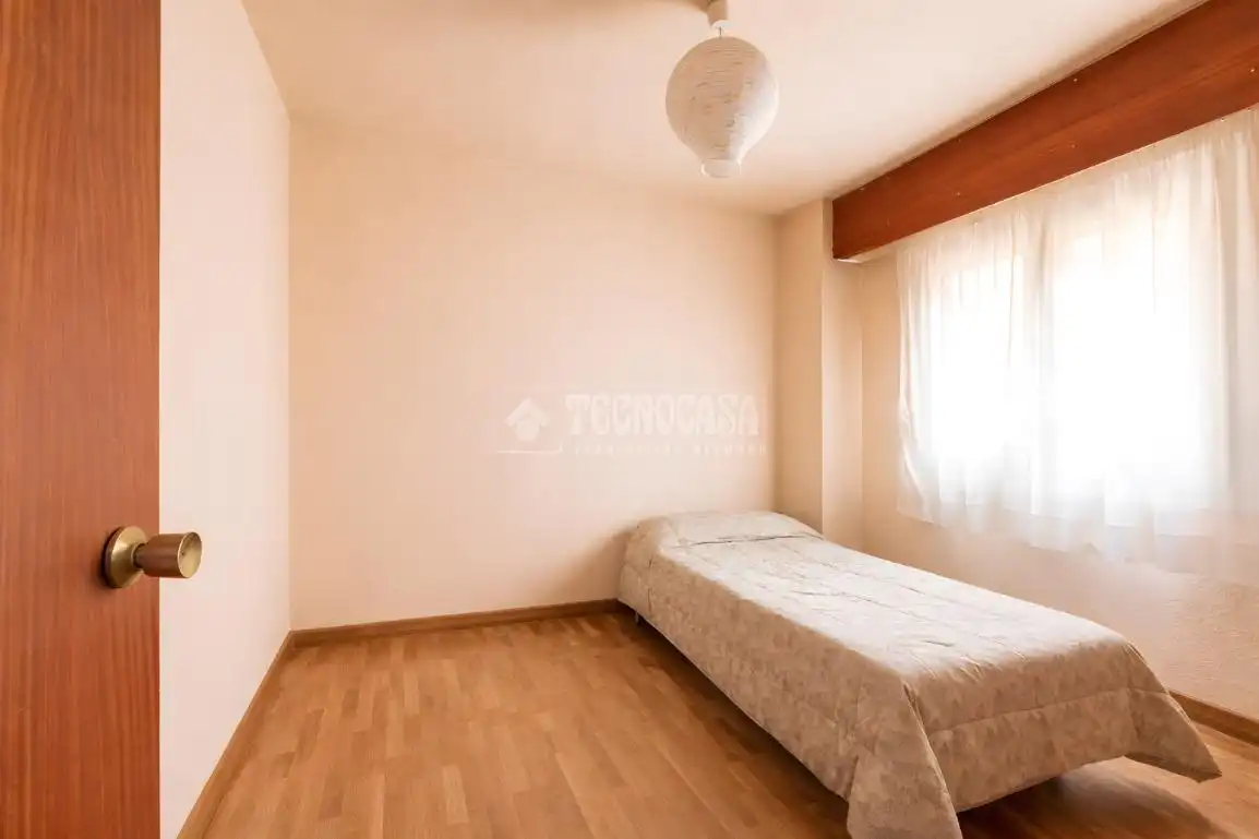 Habitación de Piso en venta en Las Rozas de Madrid con Calefacción, Terraza y Trastero