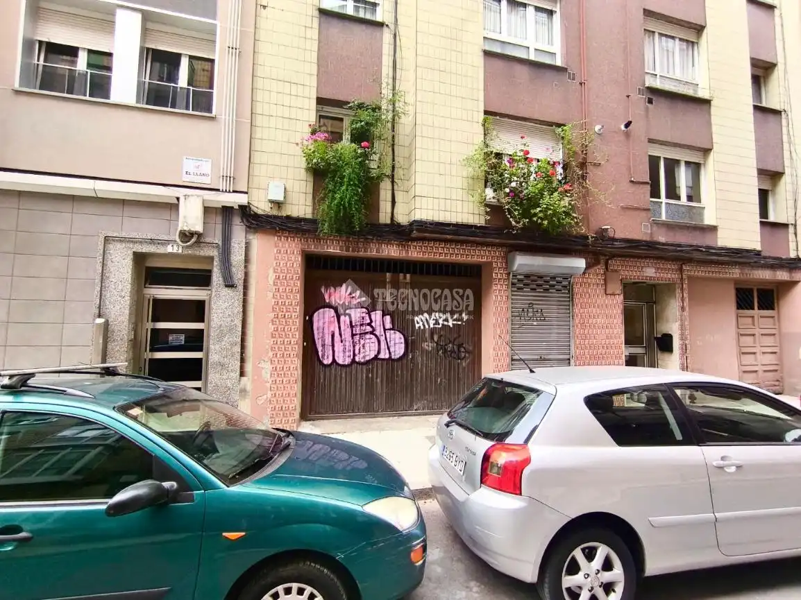 Vista exterior de Local en venta en Gijón 