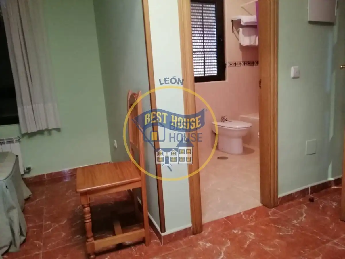 Dormitori de Edifici en venda en El Burgo Ranero  amb Alarma