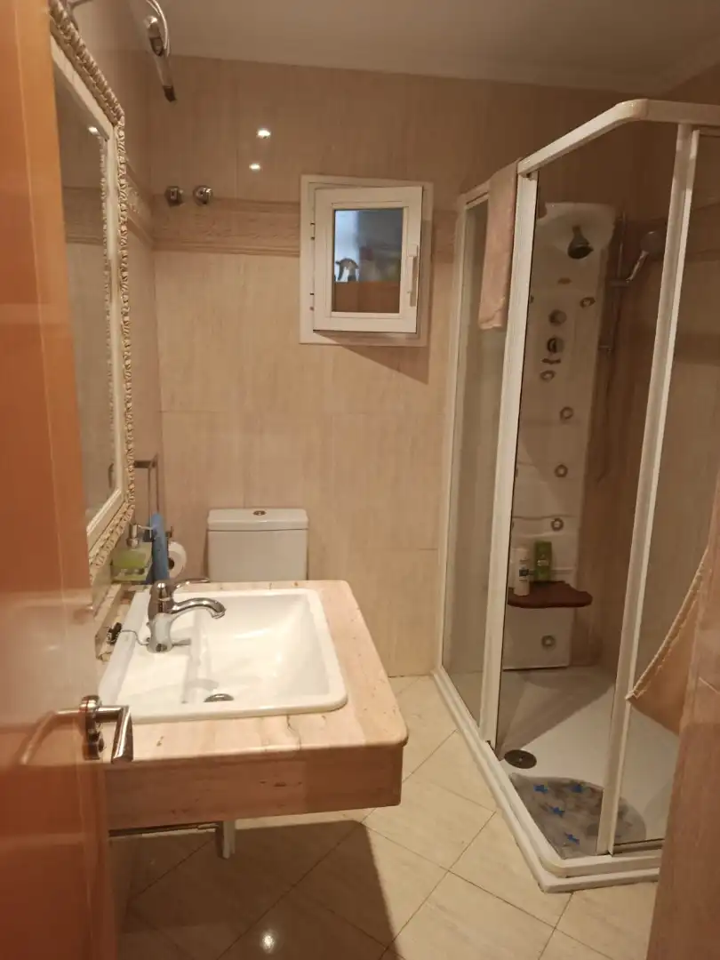 Bathroom of Flat for sale in Sevilla  with Air Conditioner, Parquet flooring and Terrace