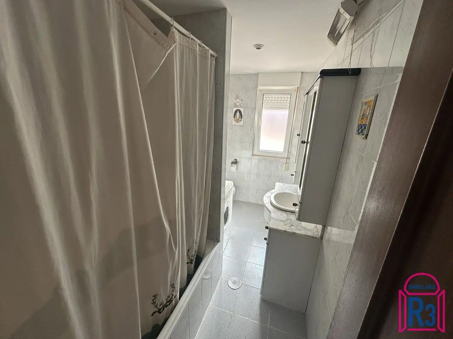 Bany de Apartament en venda en León Capital  amb Calefacció, Terrassa i Moblat